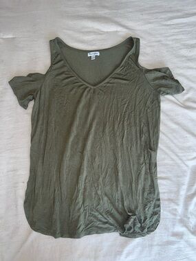 Cozy V-Neck Cold-Shoulder Tee in Olive